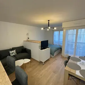 aix-les-bains-cur-de-ville-et-du-lac.hotels-rhonealpes.com/